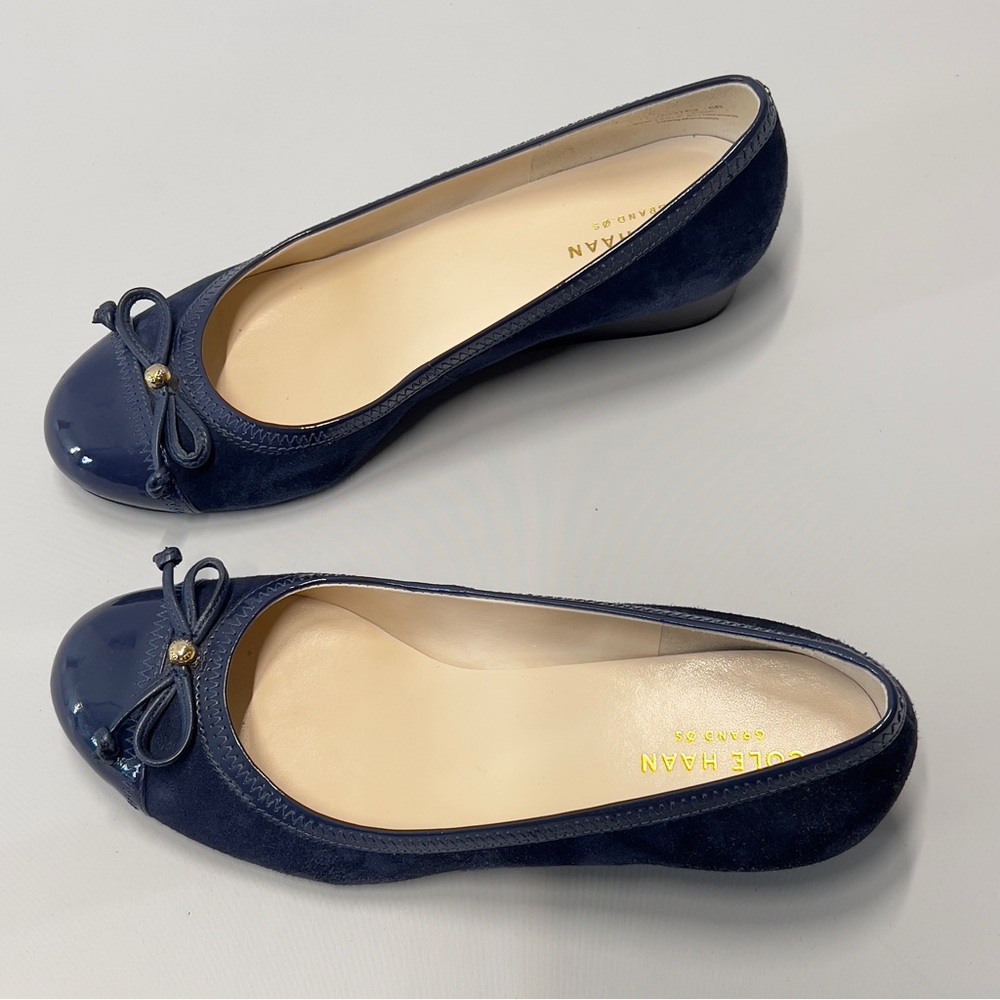 COLE HAAN Women’s size 6B Blue Velour Slip On Pump Wedge - Picture 5 of 11